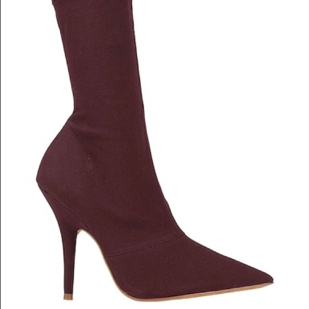 Season 6 Yeezy sock boot in burgundy worn once 37.5 or 7.5